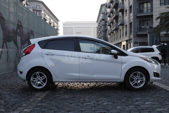 Ford Fiesta 2019, 145,000 km - 1.6 l - Bakı