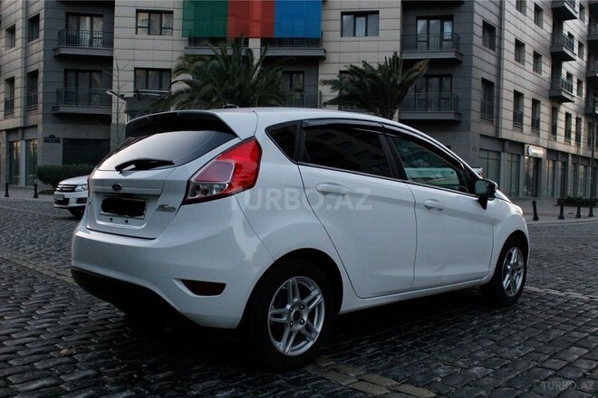 Ford Fiesta 2019, 145,000 km - 1.6 l - Bakı