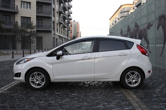 Ford Fiesta 2019, 145,000 km - 1.6 l - Bakı