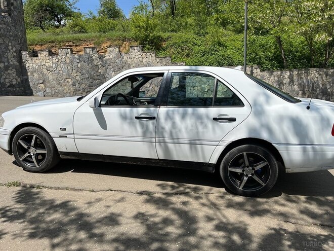 Mercedes C 220 1995, 480,000 km - 2.2 л - Lerik
