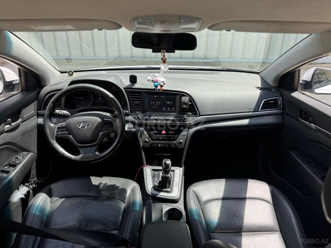 Hyundai Avante 2015, 300,000 km - 1.6 л - Bakı