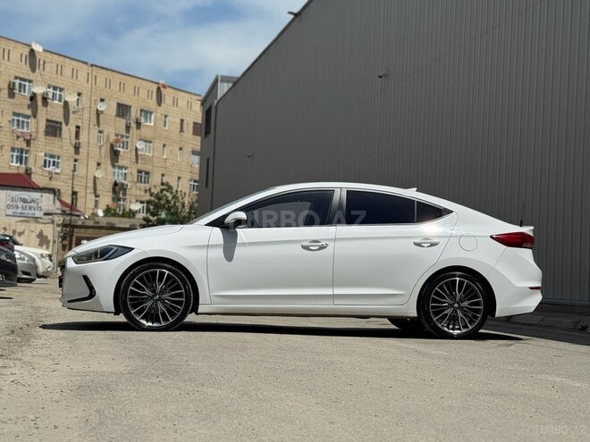 Hyundai Avante 2015, 300,000 km - 1.6 л - Bakı