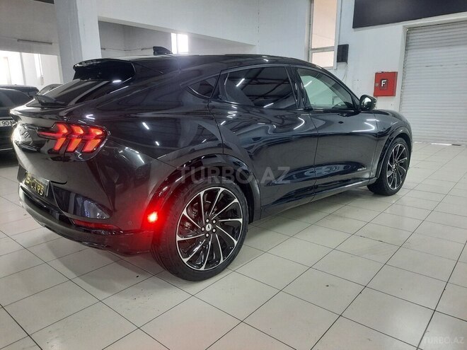 Ford Mustang Mach-E-6