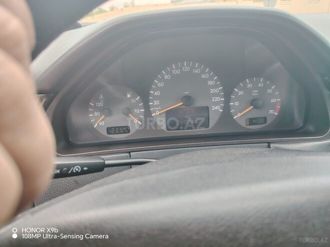 Mercedes E 240 1999, 261,000 km - 2.4 л - Bakı