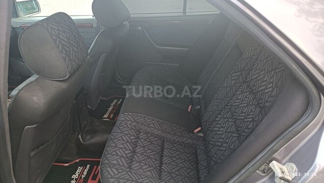 Mercedes C 220 1995, 395,000 km - 2.2 л - Qax