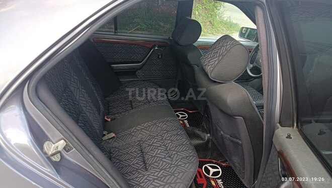 Mercedes C 220 1995, 395,000 km - 2.2 л - Qax