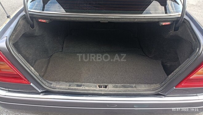 Mercedes C 220 1995, 395,000 km - 2.2 л - Qax