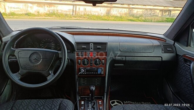 Mercedes C 220 1995, 395,000 km - 2.2 л - Qax