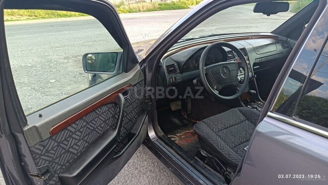 Mercedes C 220 1995, 395,000 km - 2.2 л - Qax