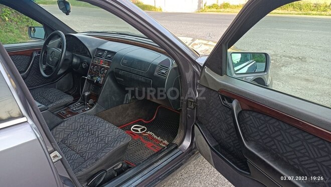 Mercedes C 220 1995, 395,000 km - 2.2 л - Qax