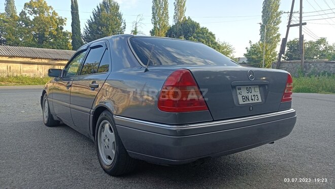 Mercedes C 220 1995, 395,000 km - 2.2 л - Qax