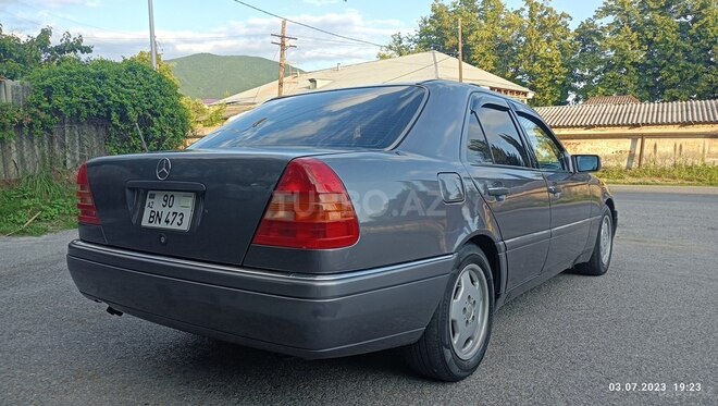 Mercedes C 220 1995, 395,000 km - 2.2 л - Qax