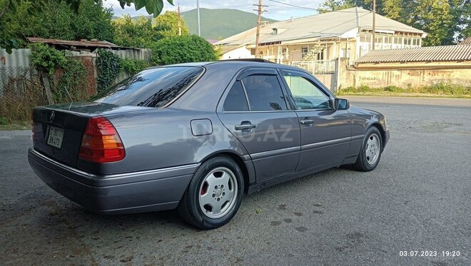 Mercedes C 220 1995, 395,000 km - 2.2 л - Qax