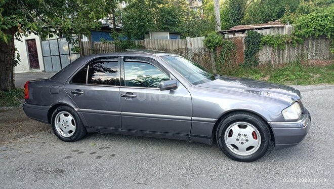 Mercedes C 220 1995, 395,000 km - 2.2 л - Qax