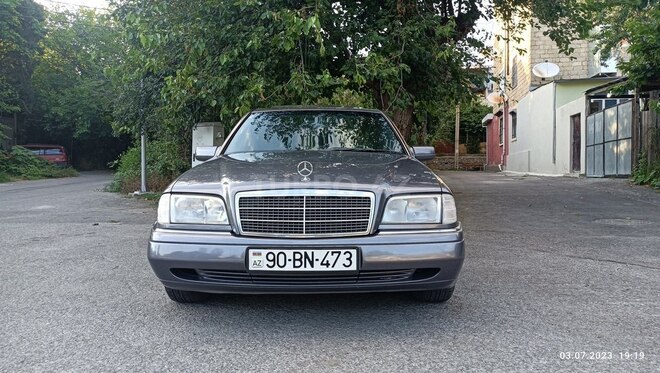 Mercedes C 220 1995, 395,000 km - 2.2 л - Qax