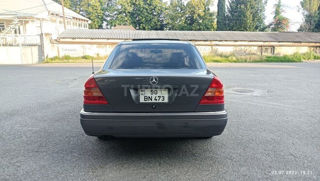 Mercedes C 220 1995, 395,000 km - 2.2 л - Qax
