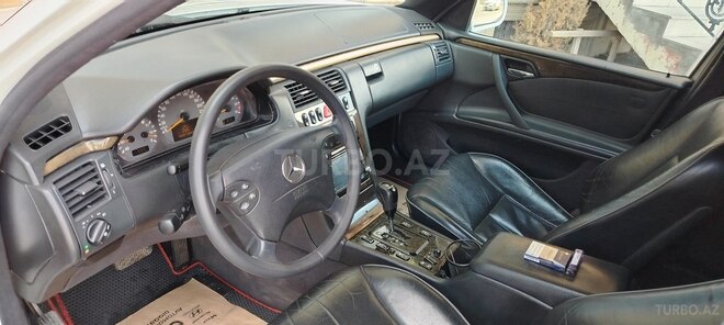 Mercedes E 240 1999, 390,020 km - 2.4 l - Bakı