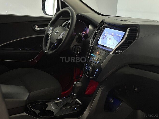 Hyundai Santa Fe-12