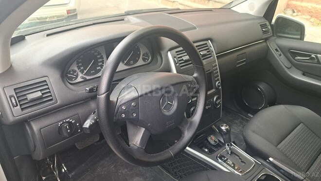 Mercedes B 180 2010, 95,000 km - 1.7 л - Sumqayıt
