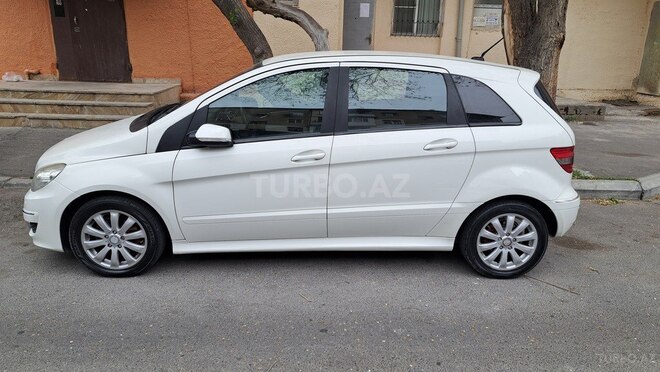 Mercedes B 180 2010, 95,000 km - 1.7 л - Sumqayıt