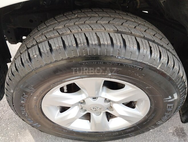 Toyota Land Cruiser Prado-19