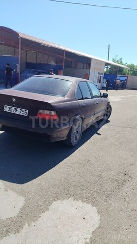 BMW 318 1992, 200,000 km - 1.8 l - Tovuz