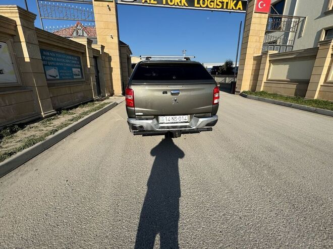 Mitsubishi L200 2016, 176,000 km - 2.4 l - Bakı