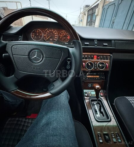 Mercedes E 220 1994, 620,000 km - 2.2 l - Bakı