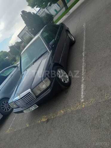 Mercedes 190 1990, 209,163 km - 2.0 л - Qazax