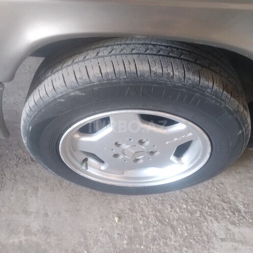 Mercedes 190 1991, 245,000 km - 2.0 l - Salyan