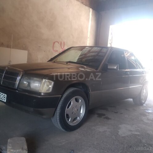 Mercedes 190 1991, 245,000 km - 2.0 l - Salyan