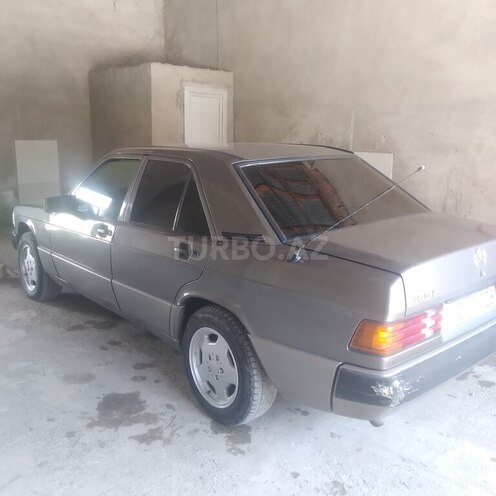 Mercedes 190 1991, 245,000 km - 2.0 l - Salyan