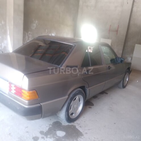 Mercedes 190 1991, 245,000 km - 2.0 l - Salyan