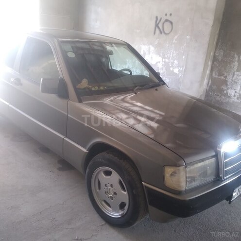 Mercedes 190 1991, 245,000 km - 2.0 l - Salyan