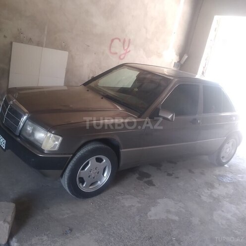 Mercedes 190 1991, 245,000 km - 2.0 l - Salyan
