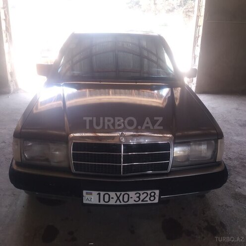 Mercedes 190 1991, 245,000 km - 2.0 l - Salyan