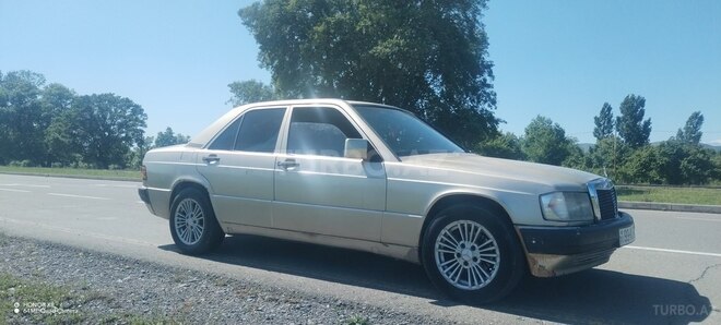 Mercedes 190 1986, 215,000 km - 2.0 l - Qəbələ