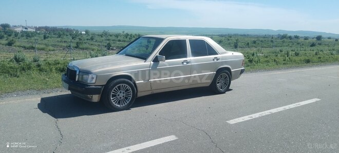 Mercedes 190 1986, 215,000 km - 2.0 l - Qəbələ