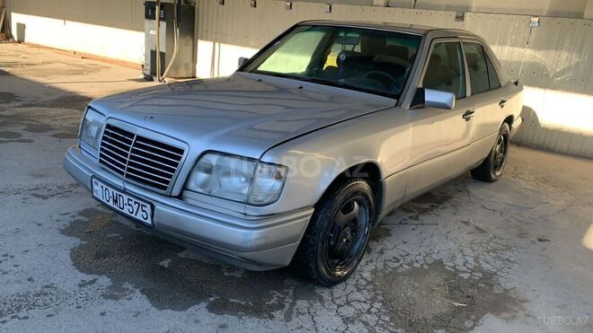 Mercedes E 220 1994, 210,600 km - 2.2 l - Bakı