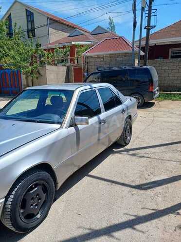 Mercedes E 220 1994, 210,600 km - 2.2 l - Bakı