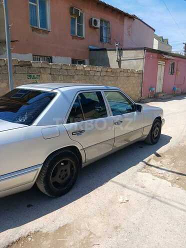 Mercedes E 220 1994, 210,600 km - 2.2 l - Bakı
