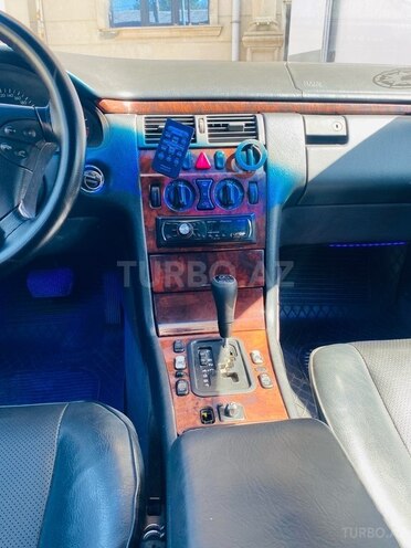 Mercedes E 220 d 1999, 290,000 km - 2.2 л - Bakı