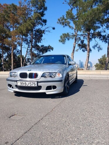 BMW 320-1