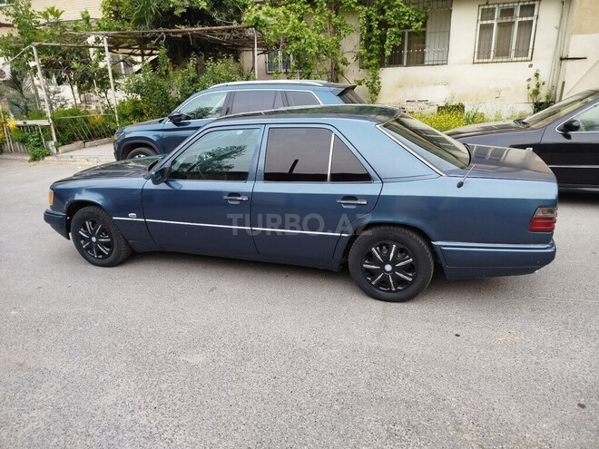 Mercedes E 220 1993, 306,498 km - 2.2 l - Bakı