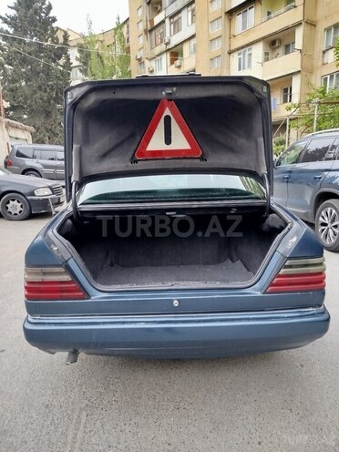 Mercedes E 220 1993, 306,498 km - 2.2 l - Bakı