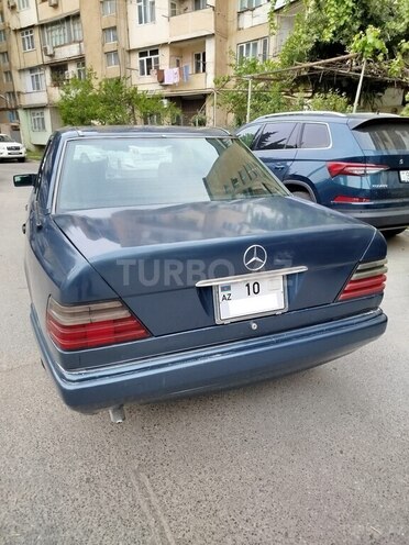 Mercedes E 220 1993, 306,498 km - 2.2 l - Bakı