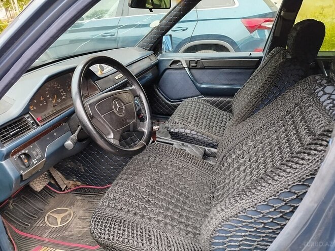 Mercedes E 220 1993, 306,498 km - 2.2 l - Bakı