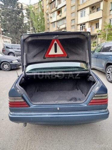 Mercedes E 220 1993, 306,498 km - 2.2 l - Bakı