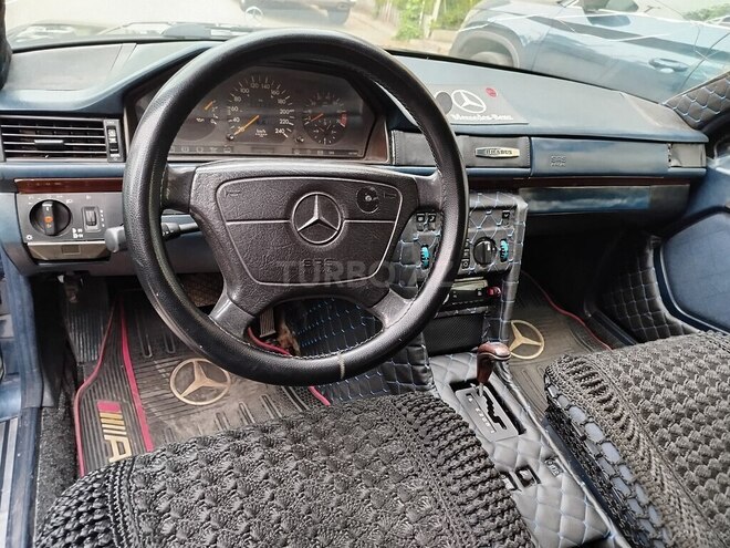 Mercedes E 220 1993, 306,498 km - 2.2 l - Bakı