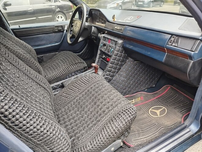 Mercedes E 220 1993, 306,498 km - 2.2 l - Bakı
